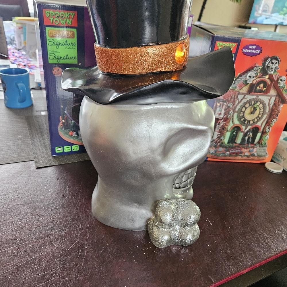 QVC Skeleton Head With Top Hat - Picture 4 of 4